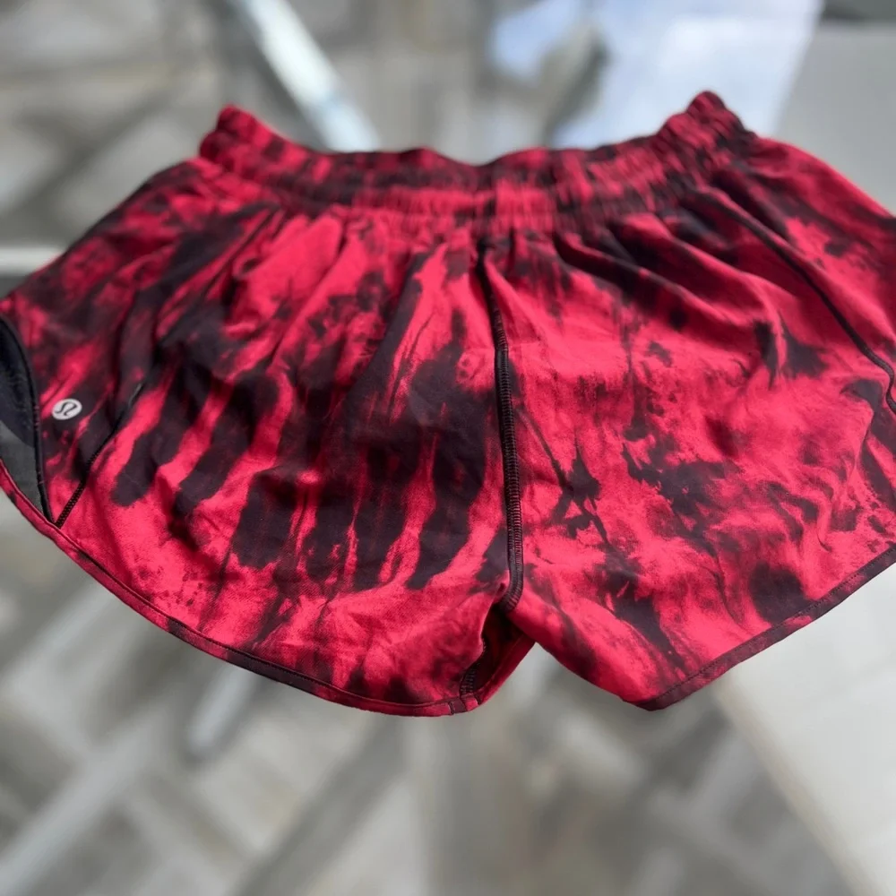 Lululemon Hotty Hot Shorts size 6 Red Black Game Day Tie Dye - Picture 7 of 11